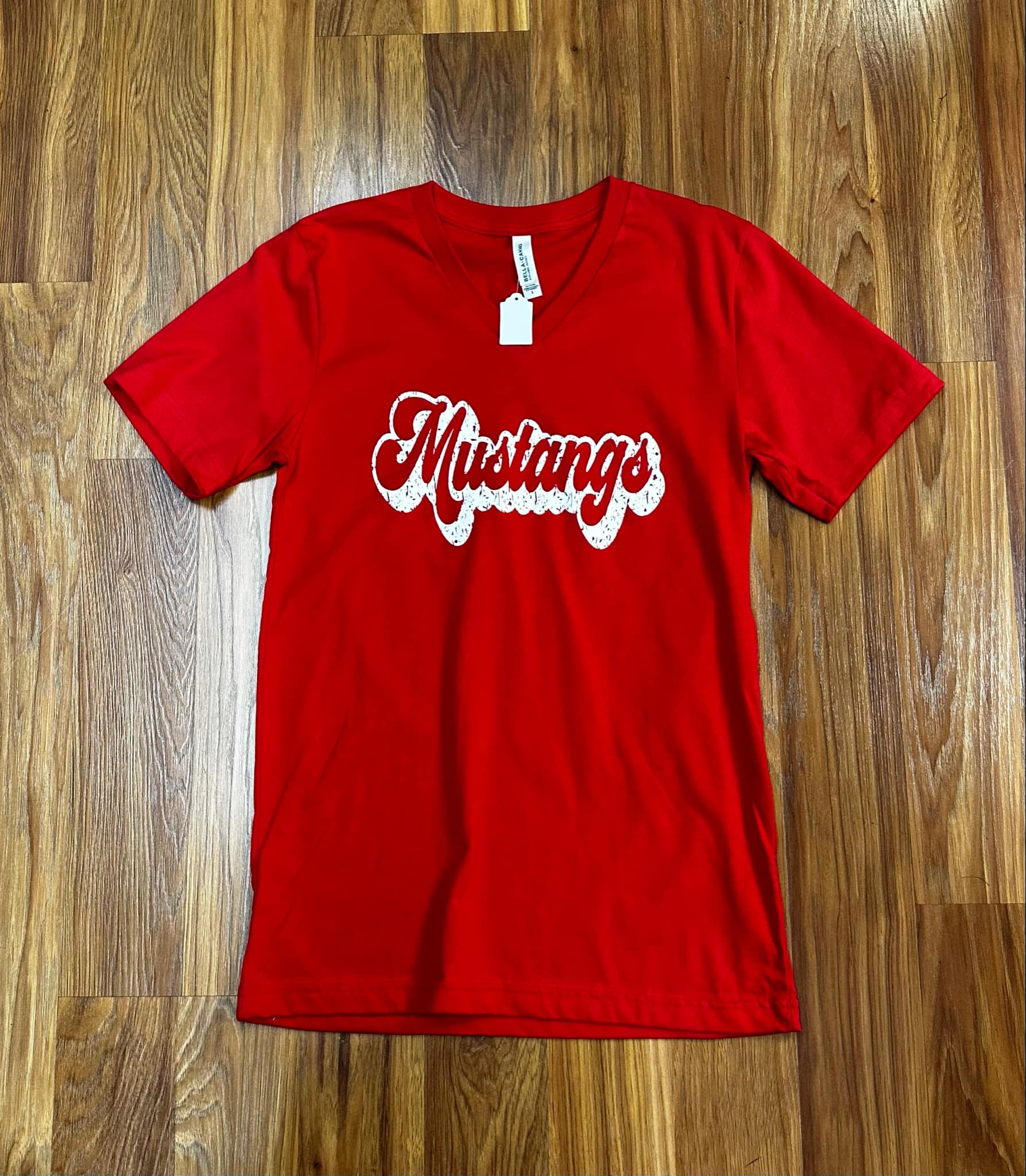 Mustangs with Retro Shadow Font VNeck 920